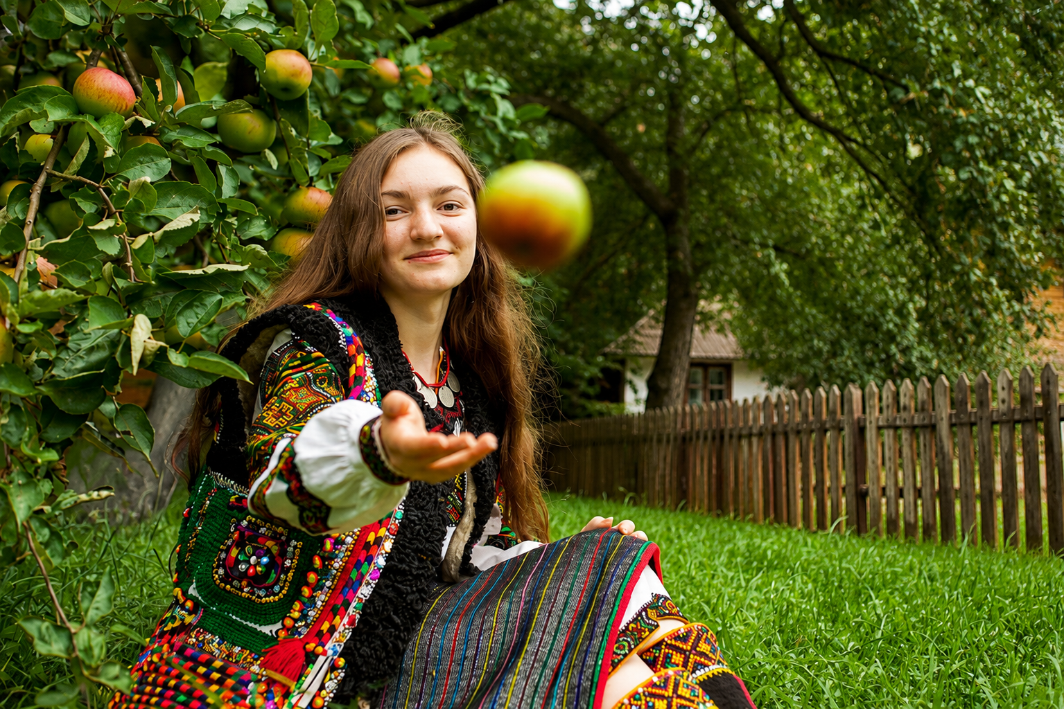 Гуцульська дівчина